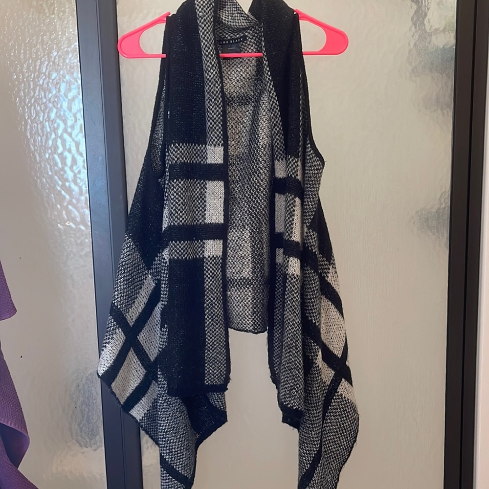 Black and white wide-check shrug
